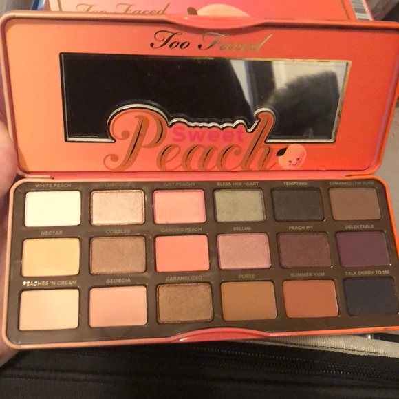 Brand New Too Faced sweet peach palette - Picture 2 of 4